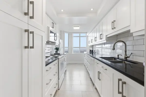 10 Malta AVE #1401, Brampton, ON L6Y 4G6