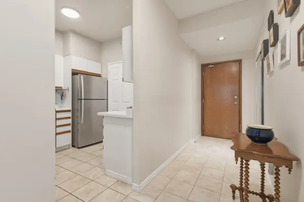 2511 Lakeshore RD W #311, Oakville, ON L6L 6L9