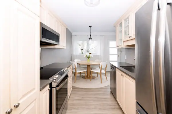 14 Norris PL #404, St. Catharines, ON L2R 2W8