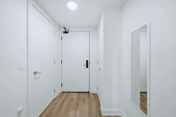 1 Jarvis ST #1317, Hamilton, ON L8R 3J2