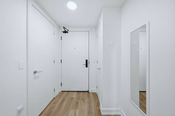 1 Jarvis ST #1317, Hamilton, ON L8R 3J2