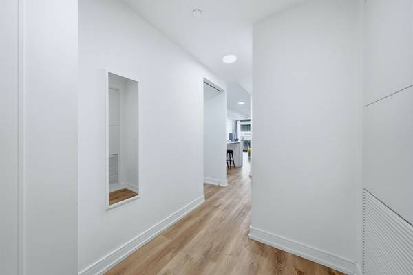 1 Jarvis ST #1317, Hamilton, ON L8R 3J2