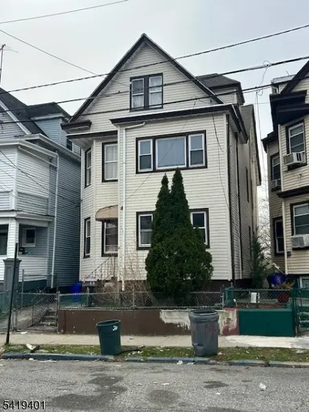 14 19Th Ave, Paterson City, NJ 07513