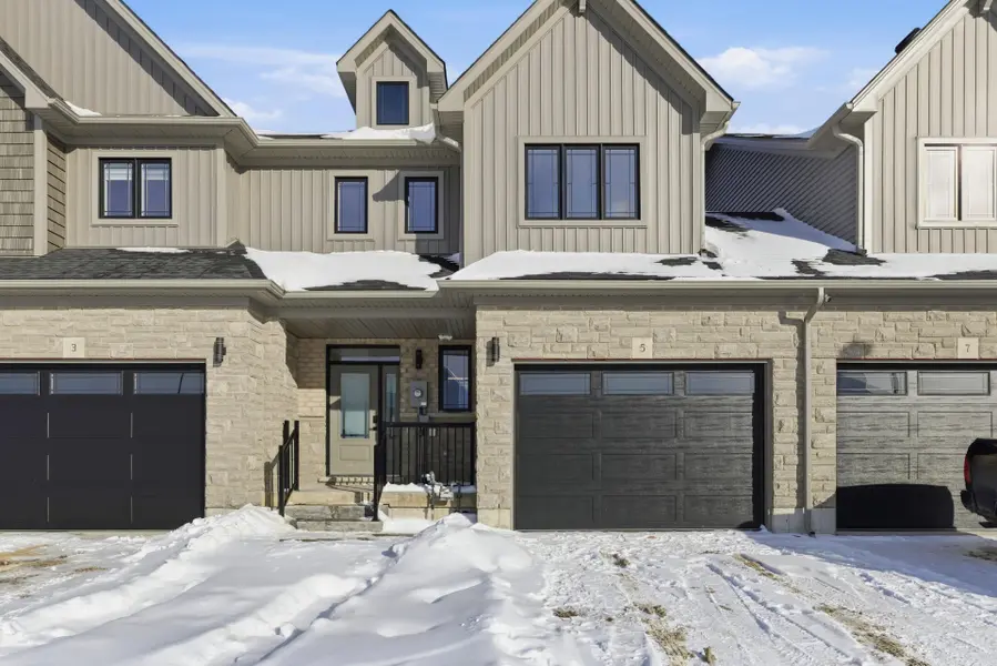 5 Swain CRES, Collingwood, ON L9Y 2L3