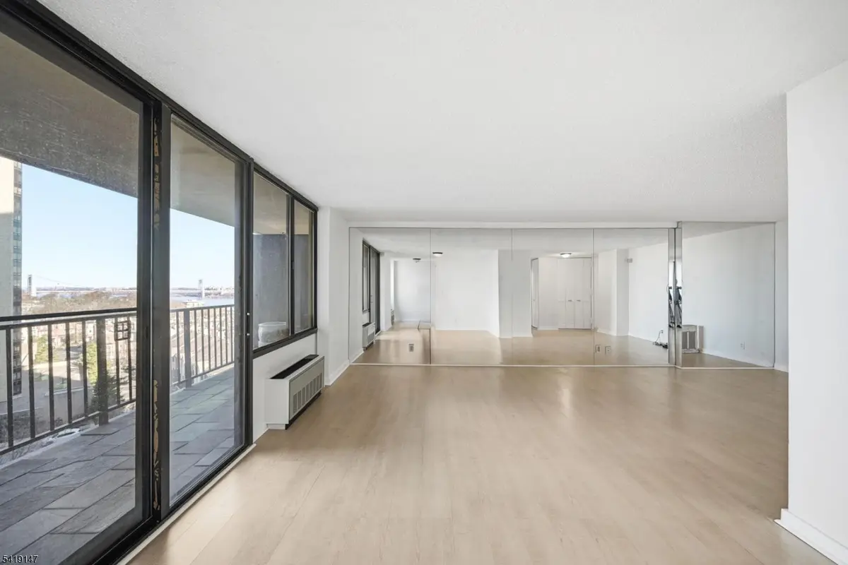 300 Winston Dr-C0807, Cliffside Park Boro, NJ 07010