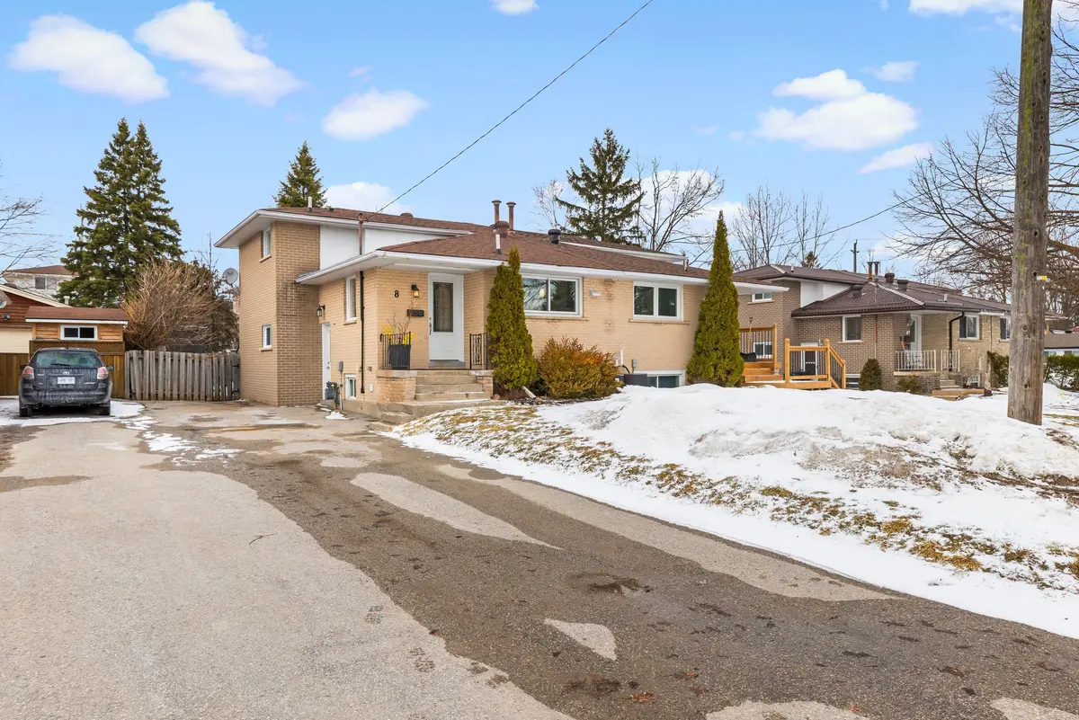 8 Charlbrook AVE, Barrie, ON L4M 2Y4