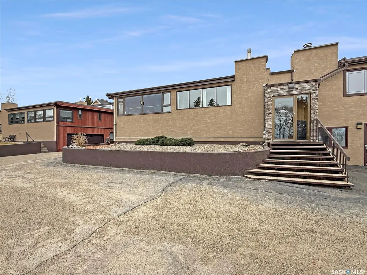 275 Alpine CRESCENT #8, Swift Current, SK S9H 4T5