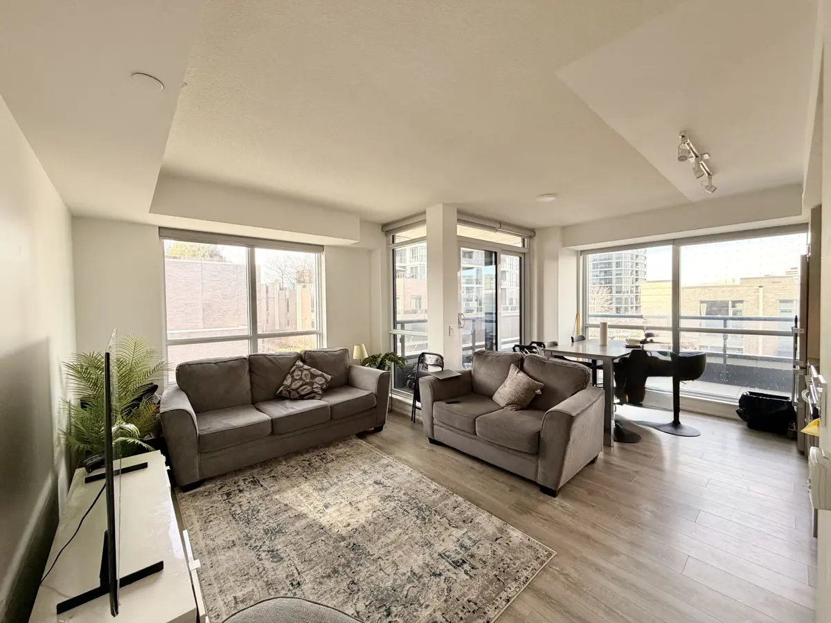 26 Gibbs RD W #433, Toronto W08, ON M9B 6L6