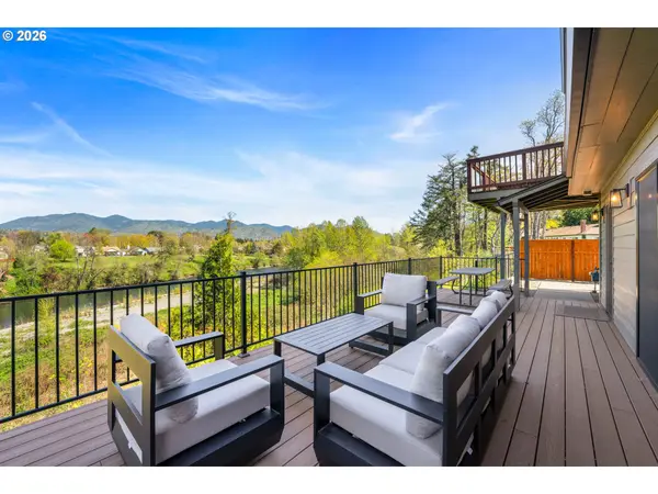 1030 SW River Mist LN, Grants Pass, OR 97527