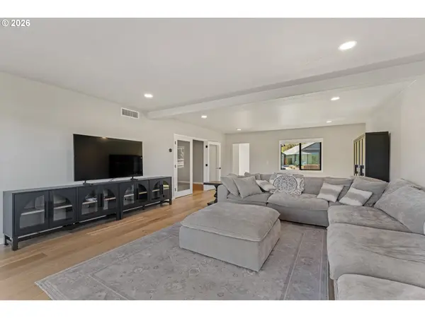 1030 SW River Mist LN, Grants Pass, OR 97527