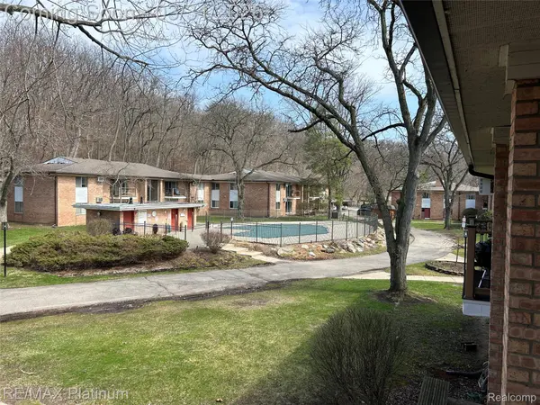 1229 Island DR #204, Ann Arbor, MI 48105