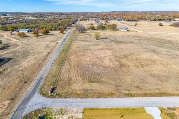 201 Sweetgrass Drive, Poolville, TX 76487