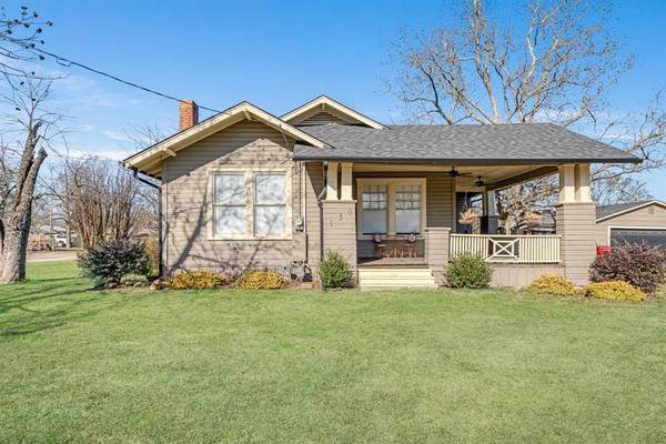 130 W Division Street,  Blossom,  TX 75416