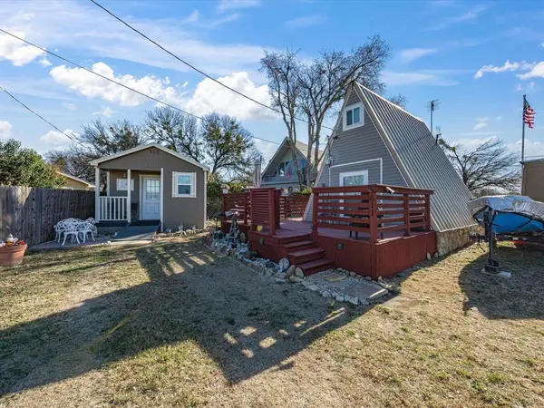 611 Elm Circle,  Lake Bridgeport,  TX 76426