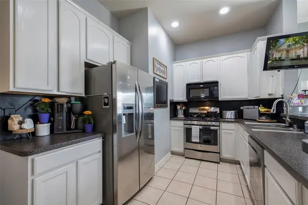 1204 Hayden Lane, Savannah, TX 76227