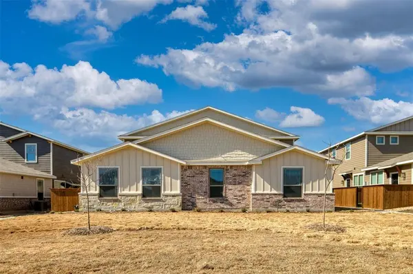 701-703-705-707 Harvest Moon Drive, Venus, TX 76084