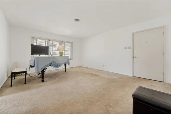 4123 Huckleberry Circle, Dallas, TX 75216