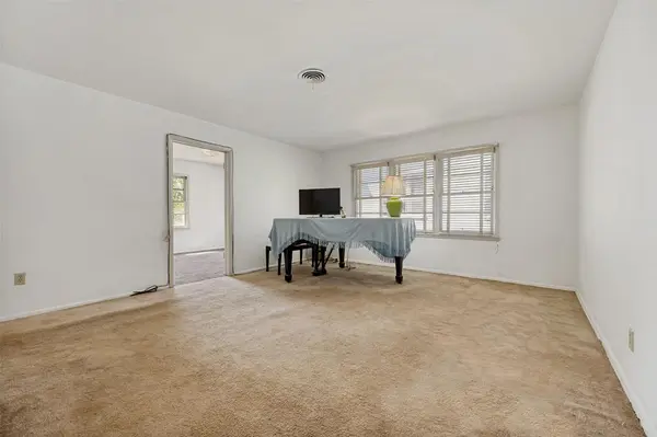 4123 Huckleberry Circle, Dallas, TX 75216