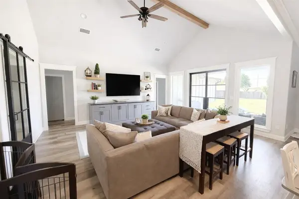 224 Fox Run Lane, Robinson, TX 76706