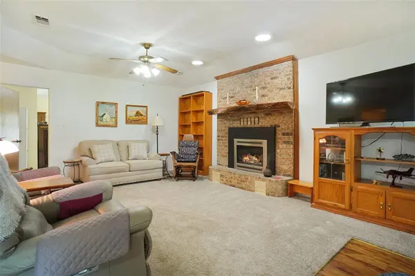642 Half Moon Way, Runaway Bay, TX 76426