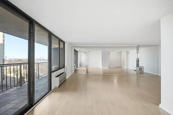 300 Winston Dr-C0807, Cliffside Park Boro, NJ 07010