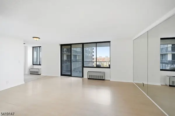 300 Winston Dr-C0807, Cliffside Park Boro, NJ 07010