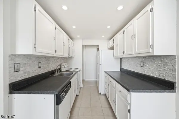 300 Winston Dr-C0807, Cliffside Park Boro, NJ 07010