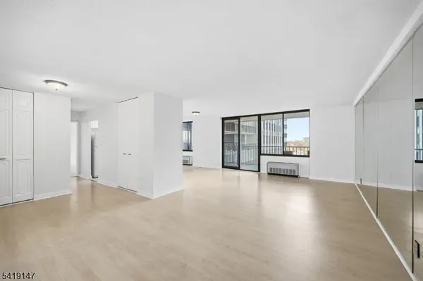 300 Winston Dr-C0807, Cliffside Park Boro, NJ 07010