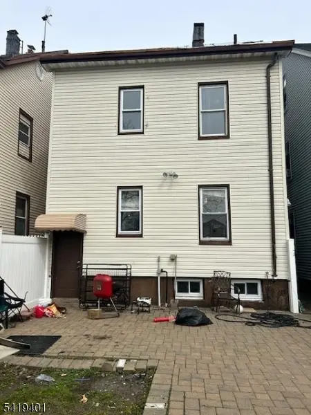 14 19Th Ave, Paterson City, NJ 07513