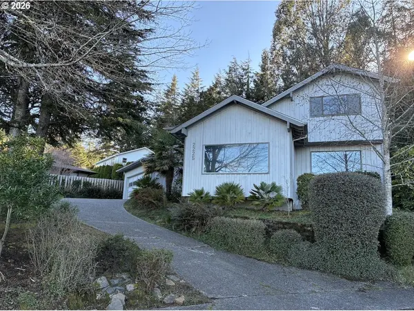 2225 MAINE CT, North Bend, OR 97459