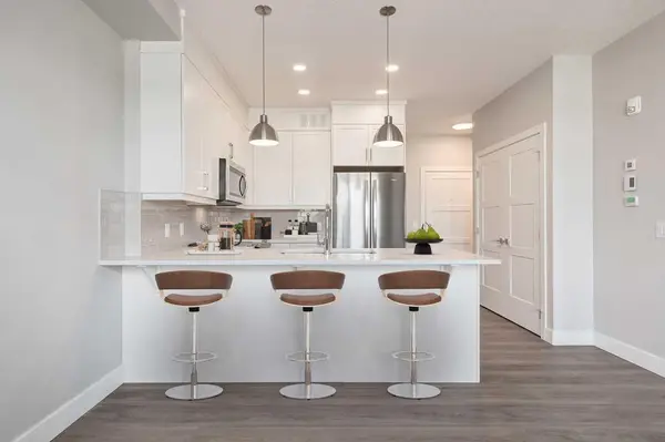 110 Greenbriar PL NW #1102, Calgary, AB X0X 0X0