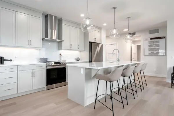 110 Greenbriar PL NW #1307, Calgary, AB X0X 0X0