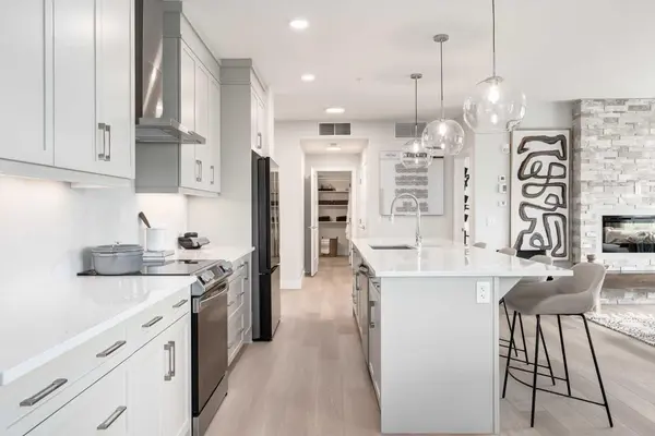 110 Greenbriar PL NW #1307, Calgary, AB X0X 0X0