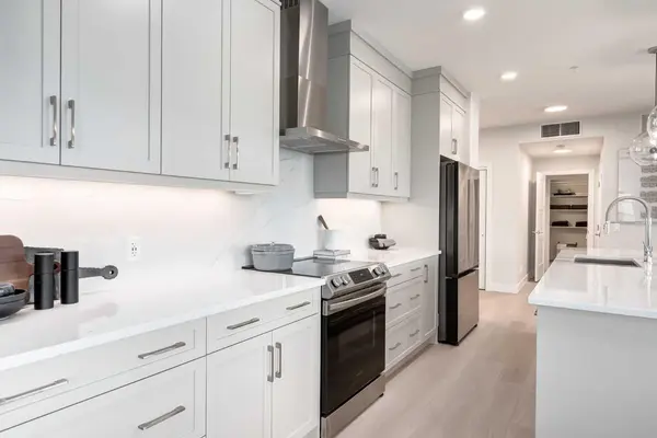 110 Greenbriar PL NW #1307, Calgary, AB X0X 0X0