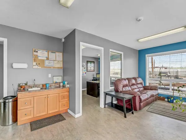 1229 South Railway ST SE, Medicine Hat, AB T1A 2W5