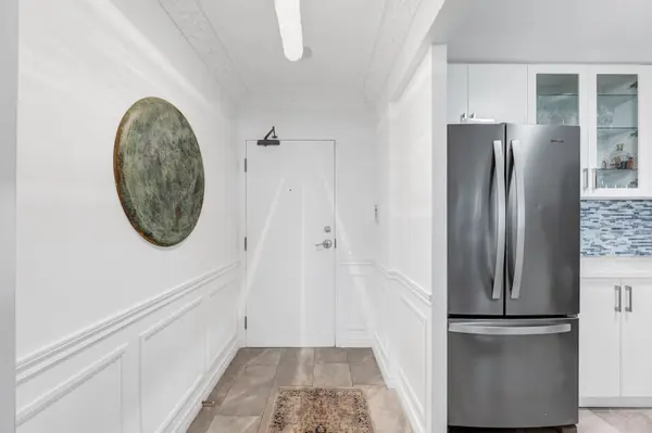 2 Covington RD #810, Toronto C04, ON M6A 3E2