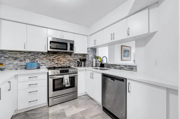 2 Covington RD #810, Toronto C04, ON M6A 3E2