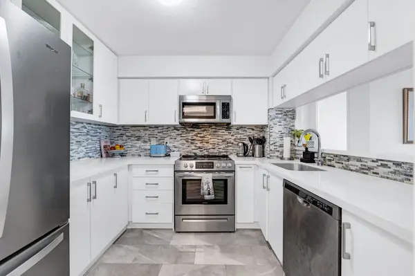 2 Covington RD #810, Toronto C04, ON M6A 3E2