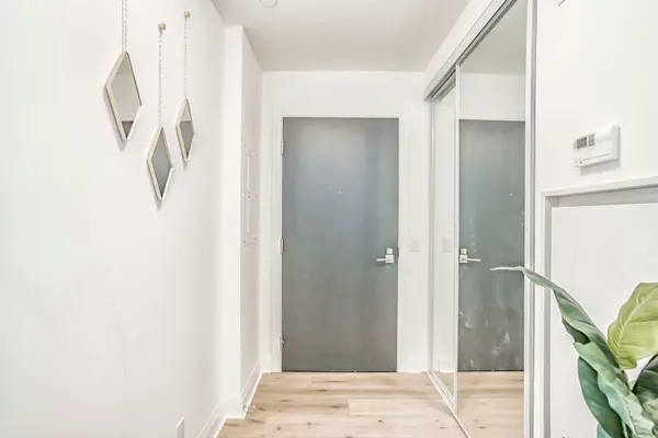 151 Avenue RD #205, Toronto C02, ON M5R 2H7