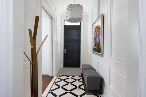 20B Woodlawn AVE W, Toronto C02, ON M4V 1G7