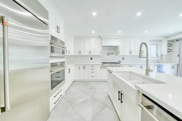 1350 Aldergrove DR #Upper, Oshawa, ON L1K 2Y6