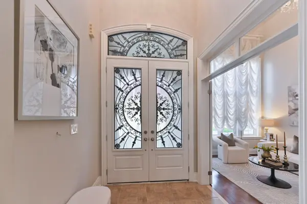 64 Heintzman CRES, Vaughan, ON L6A 4T1