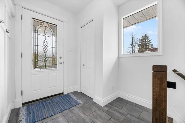 8 Charlbrook AVE, Barrie, ON L4M 2Y4