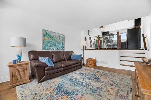 8 Charlbrook AVE, Barrie, ON L4M 2Y4