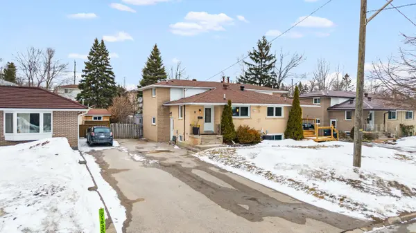 8 Charlbrook AVE, Barrie, ON L4M 2Y4