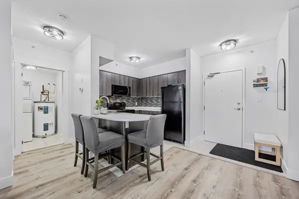 41 Ferndale DR S #409, Barrie, ON L4N 5T6