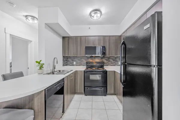 41 Ferndale DR S #409, Barrie, ON L4N 5T6