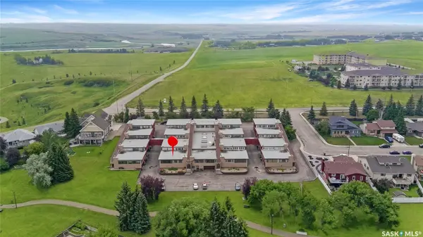 275 Alpine CRESCENT #8, Swift Current, SK S9H 4T5