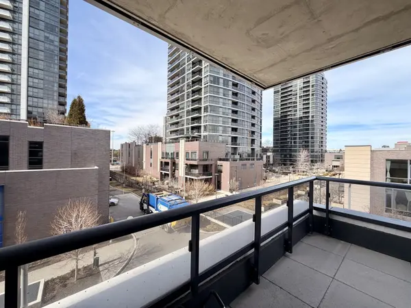 26 Gibbs RD W #433, Toronto W08, ON M9B 6L6