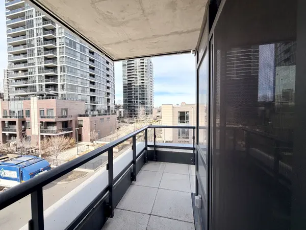 26 Gibbs RD W #433, Toronto W08, ON M9B 6L6